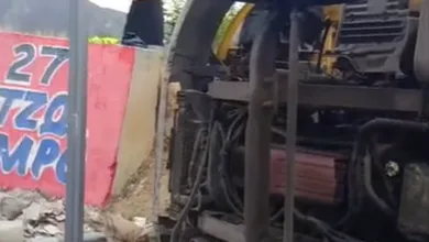 Camión vuelca en Huejutla