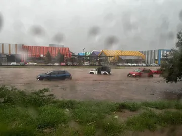 Lluvias colapsan vialidades en Pachuca