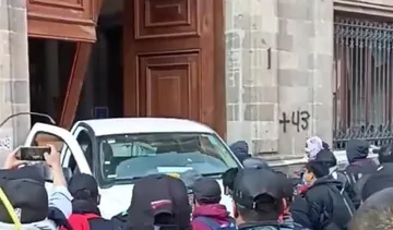 Protestas por el caso Ayotzinapa son una provocación en contra de mi gobierno: AMLO