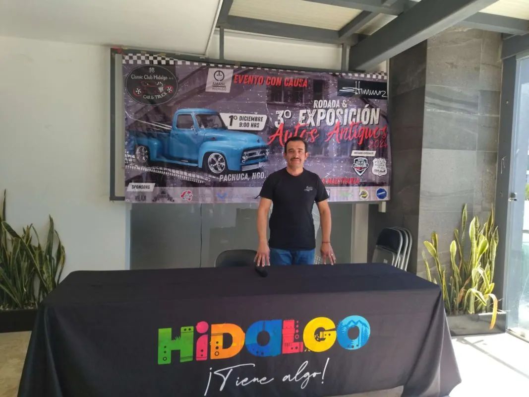 Tercera edición de la rodada y exposición de autos antiguos en Pachuca
