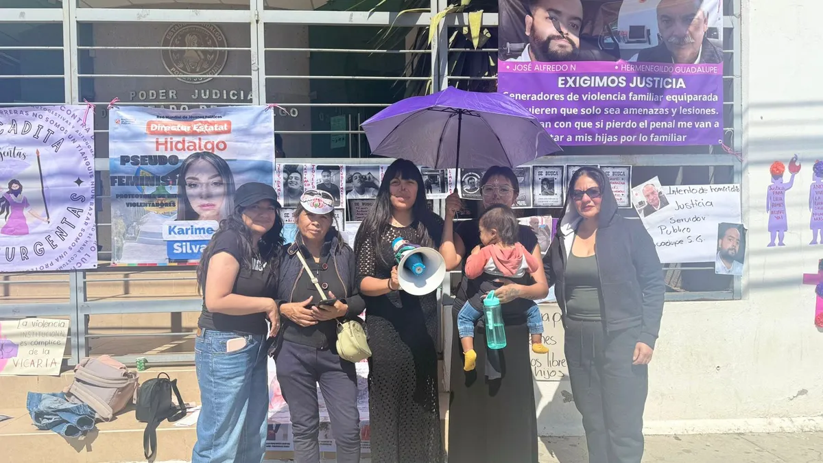 Protesta feminista en Pachuca exige justicia por víctimas de feminicidio y violencia vicaria.