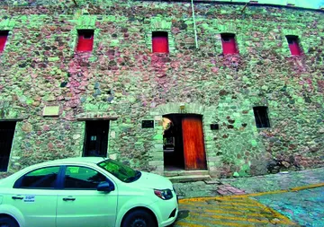 Extrabajadora del INAH denuncia discriminación tras despido  