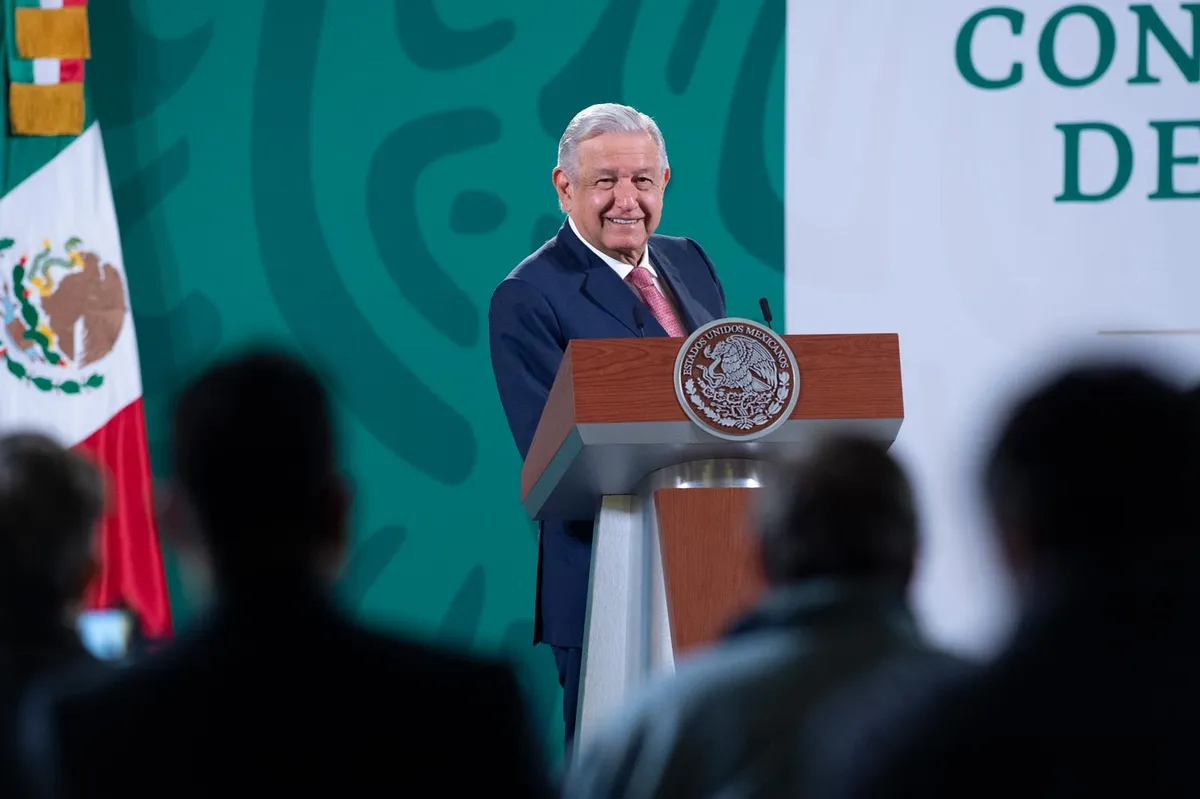 Alianza del PAN con ultraderecha española “es casi fascista”: AMLO