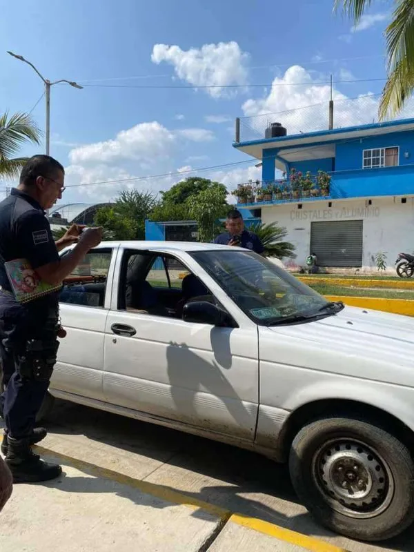 Hombre fallece al volante en Atlapexco tras sufrir un infarto