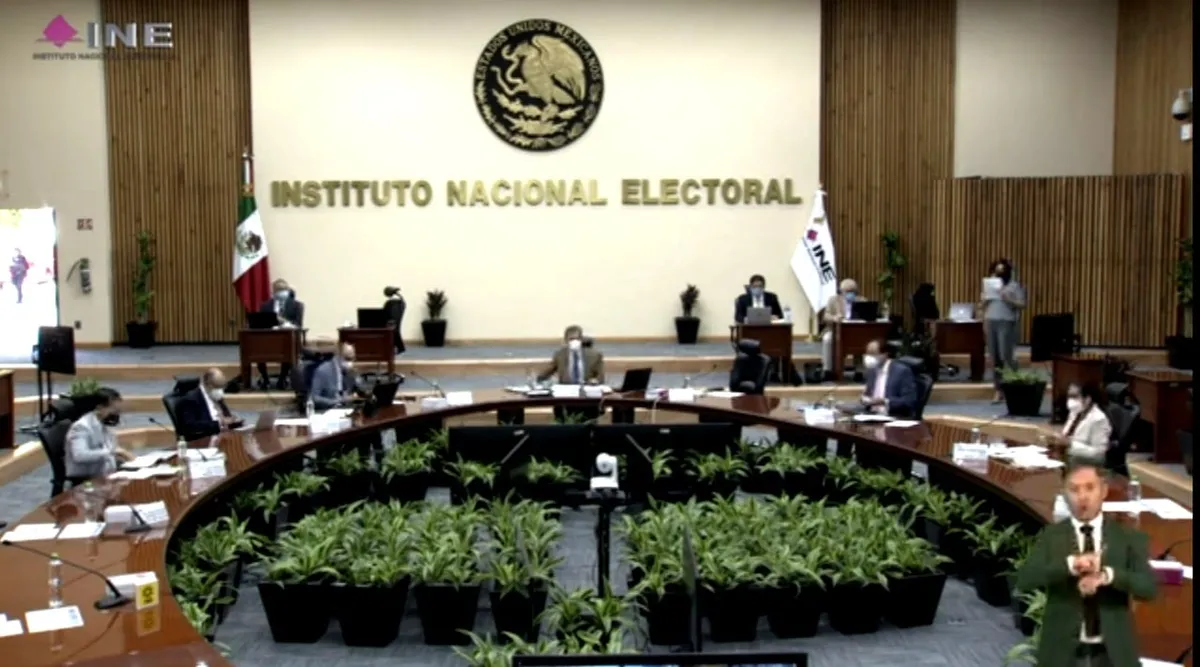 INE ocultó sondeo que favorece la reforma electoral