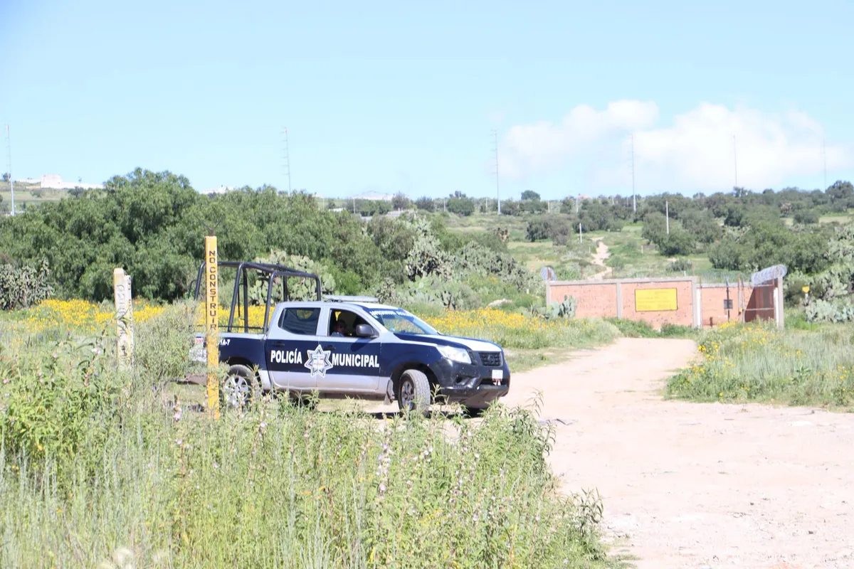Encuentran sin vida a una mujer en predio abandonado de Pachuca