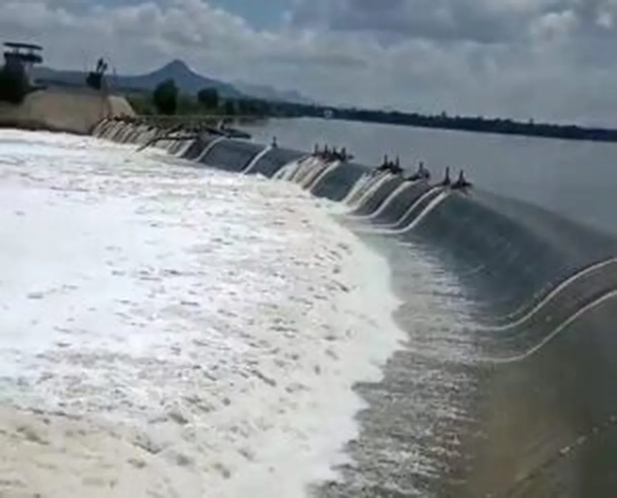 La presa Endhó ebfrenta situación critica de derrames y desfogues