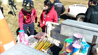 Refuerzan prevención en Ixmiquilpan: autoridades destruyen pirotecnia decomisada durante operativos municipales.
