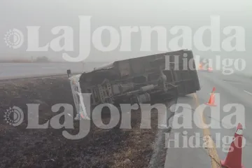 Camión de carga volcado