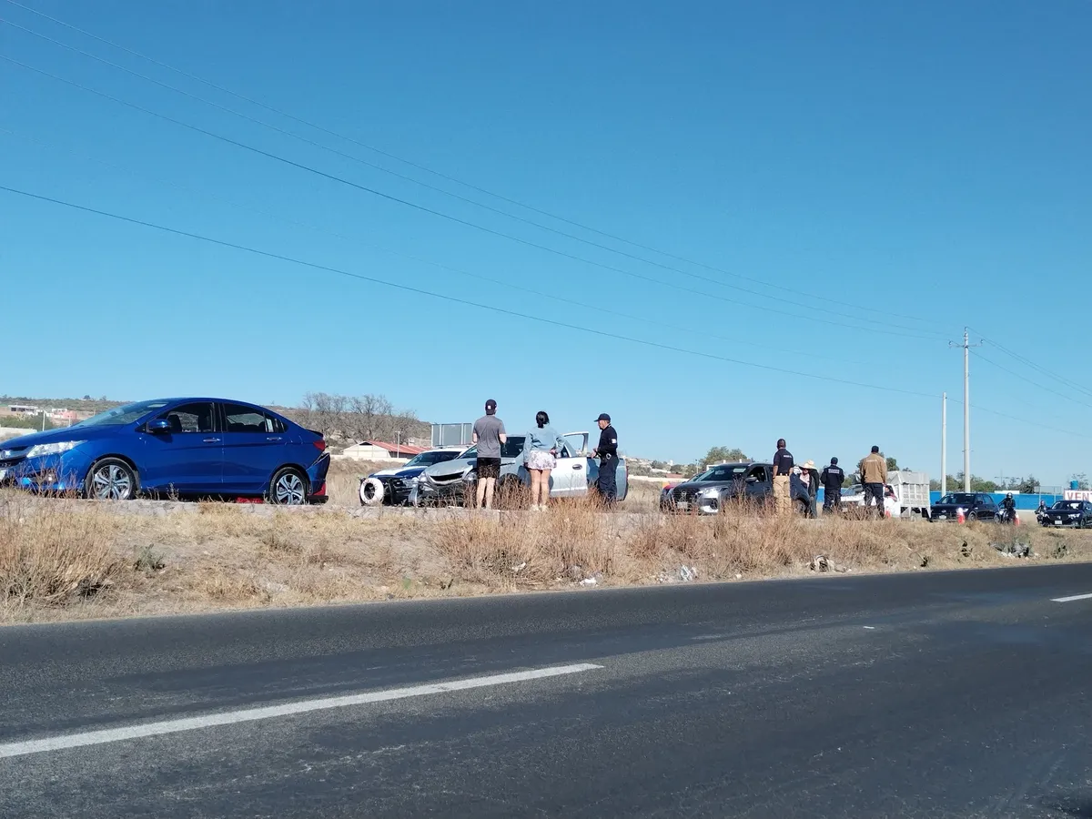 Carambola provoca tráfico en la carretera Actopan–Pachuca