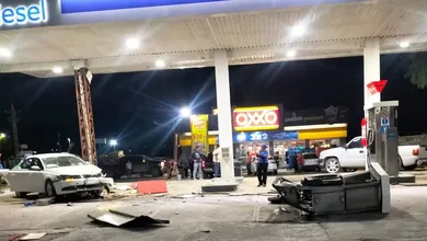 Gasolinera tras choque contra bomba de diésel en Zimapán.