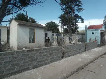 Sin reparar barda del panteón en Tulancingo, se asoman huesos