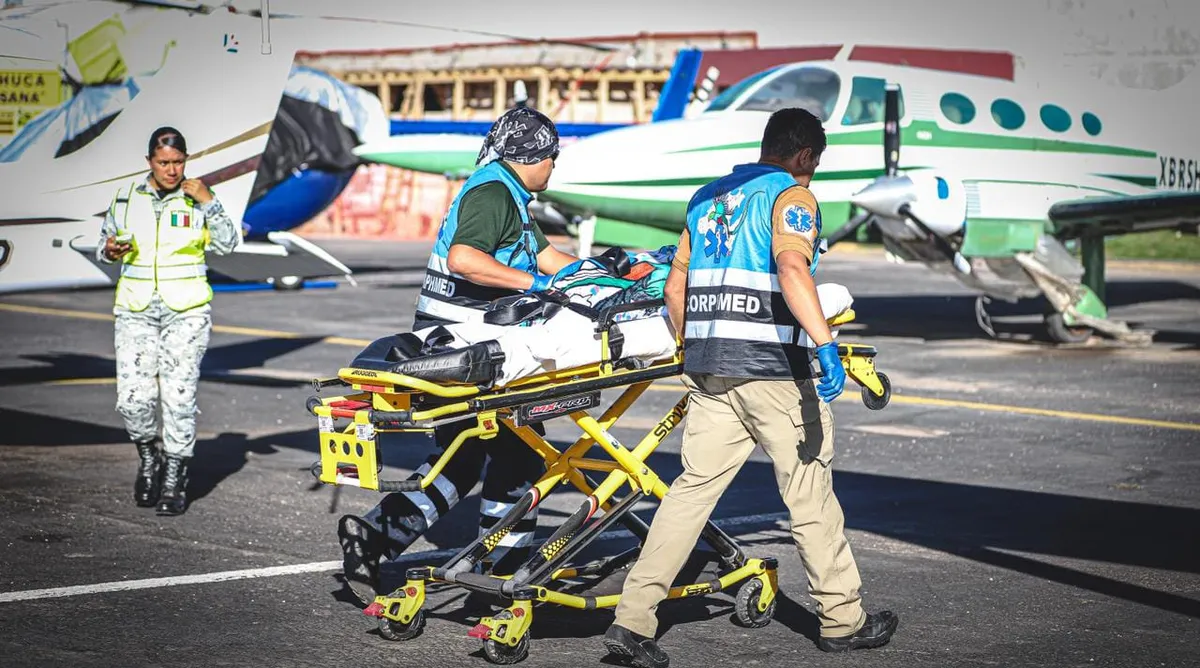 Gracias a traslados aéreos, cuatro menores afectados por las lluvias en Hidalgo reciben atención médica especializada.