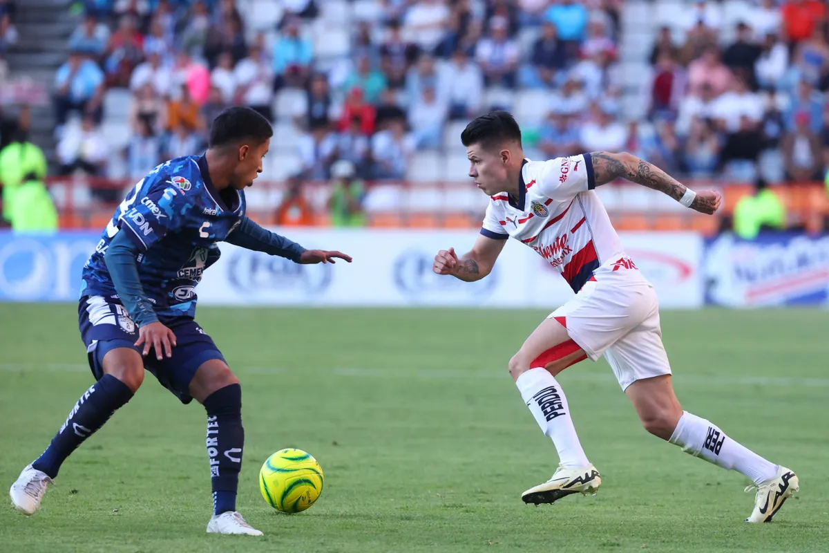 En un estadio Hidalgo vestido de rojiblanco, Chivas gana a Pachuca