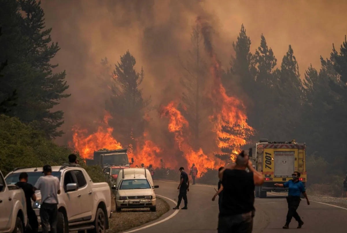 Chile ofrece ayuda a Argentina para combatir incendios en la Patagonia