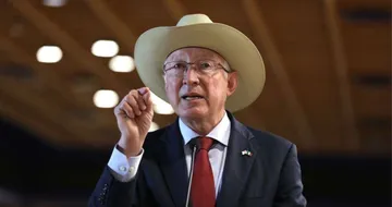 Abrazos y no balazos no funcionó; AMLO cerró puertas a cooperación: Ken Salazar