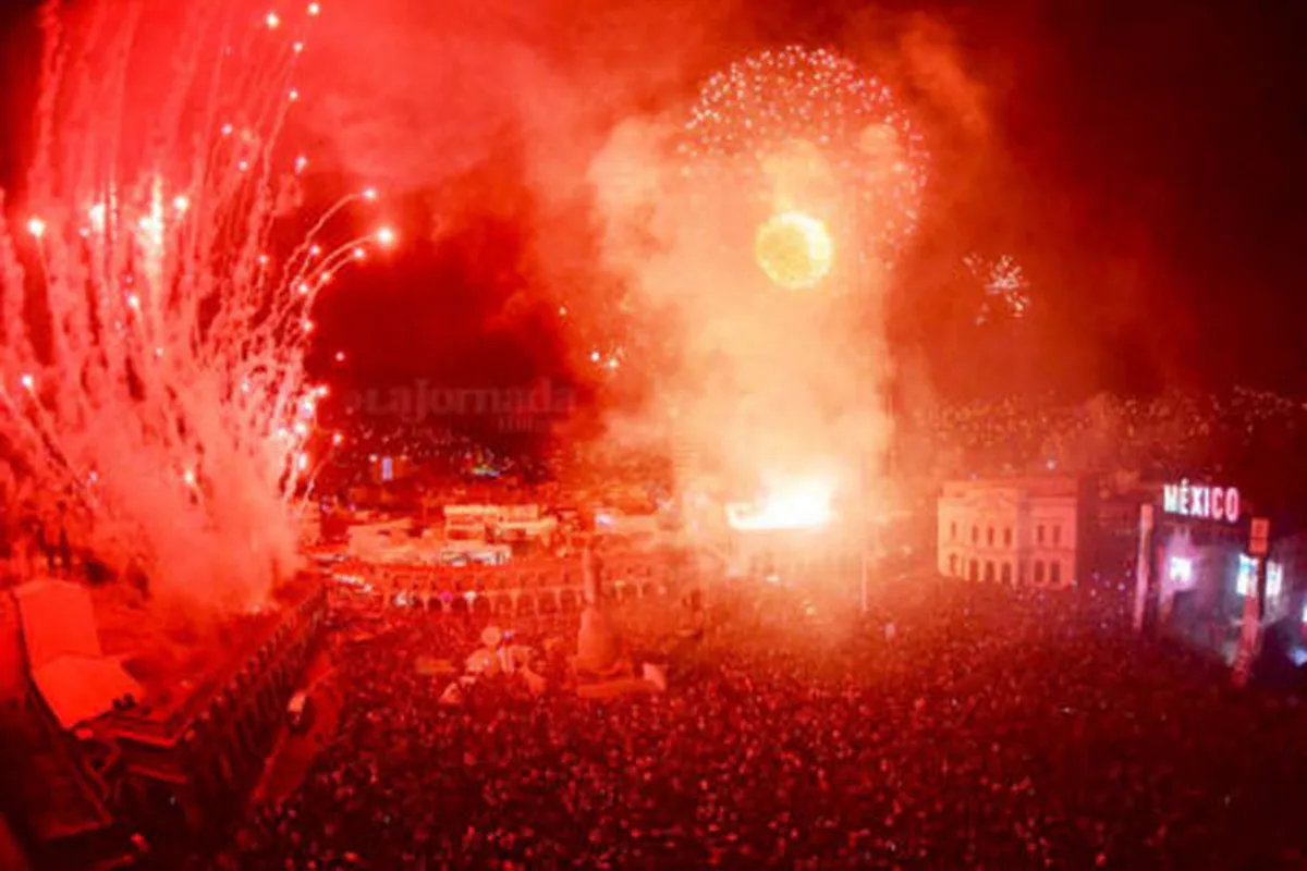 Pirotecnia por festejos del 15 de septiembre en Plaza Juárez