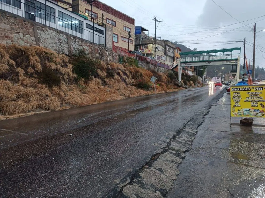 Frente frío 29 mantendrá lluvias fuertes y viento en Pachuca