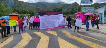 IMSS Binestar Hidalgo atribuye bloqueo carretero en Metztititlán a contrataciones de personal de salud