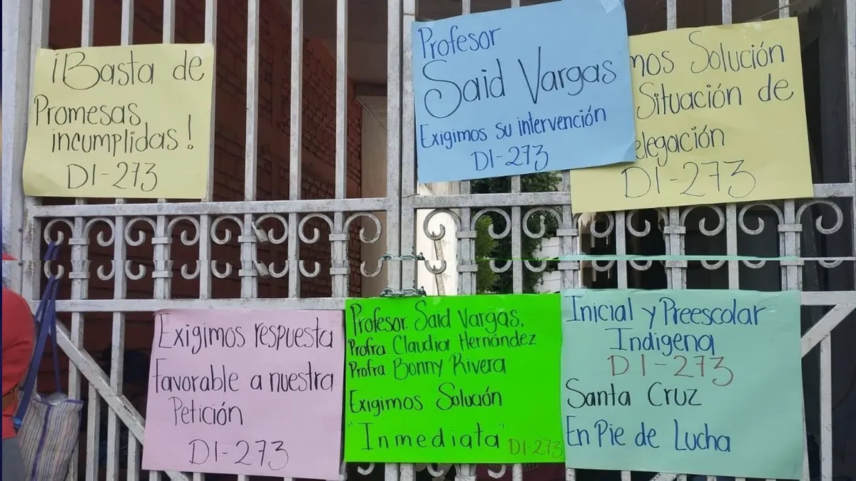 Cartulinas con las cosas que exigen