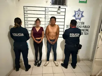 Recuperan Volkswagen robado y detienen a dos personas en Atotonilco de Tula