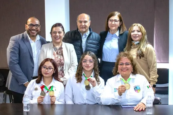 Natividad Castrejón reconoce a estudiantes hidalguenses ganadores de ExpoCiencias Nacional 2025
