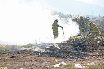 Bomberos de Hidalgo combaten incendio