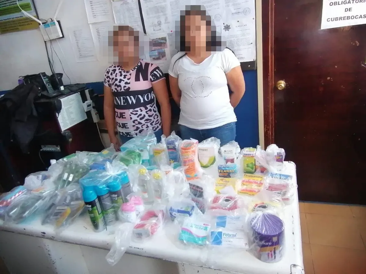 Caen mujeres por robo a tienda en Tlaxcoapan