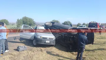 Choque en la México-Tulancingo deja dos lesionados y daños materiales