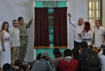 Con develación de placa, AMLO inaugura primera etapa de Tren Maya