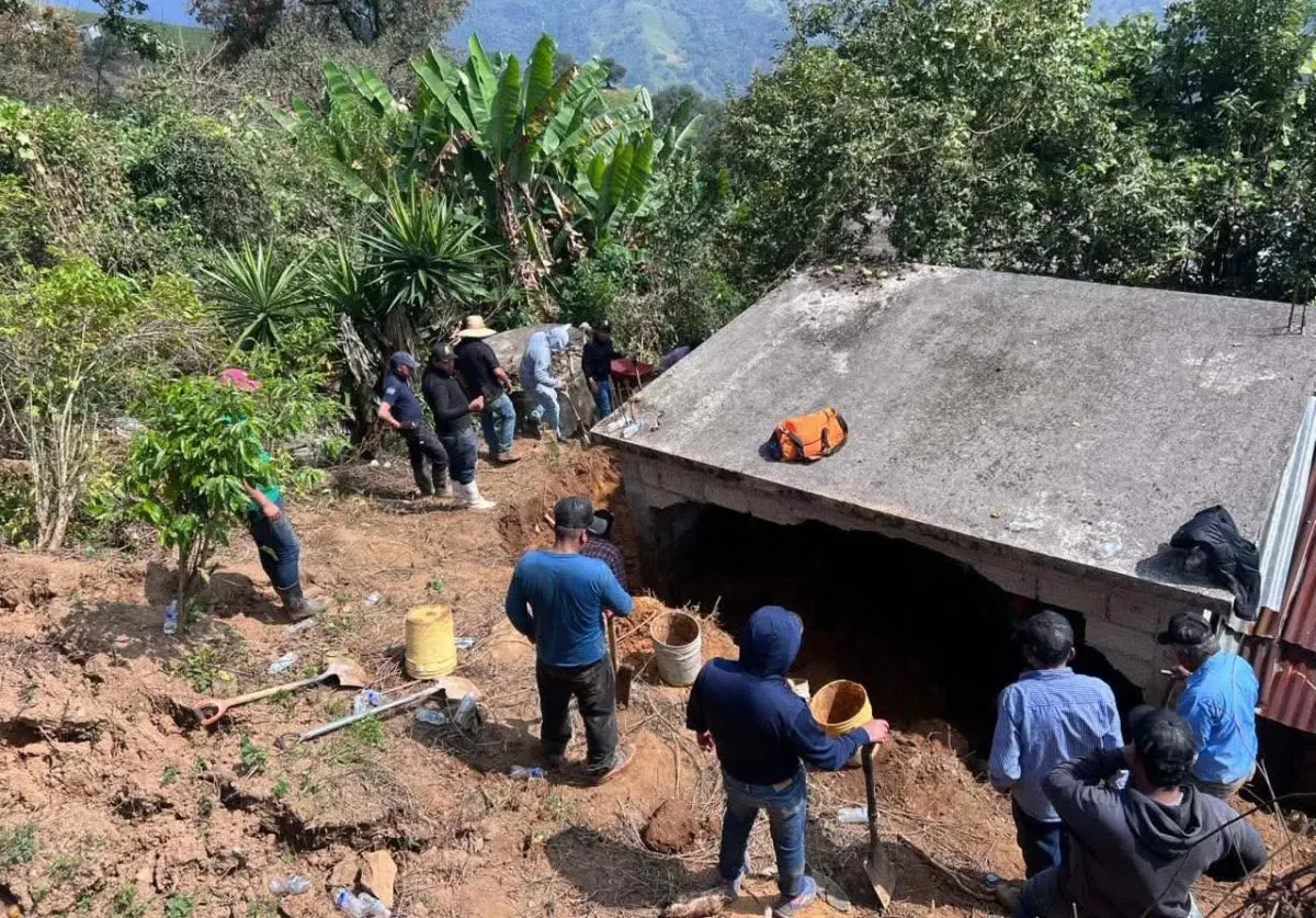 Río arrasó un pueblo de Tianguistengo y el gobernador de Hidalgo lo declara inhabitable