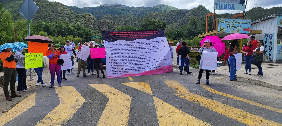 IMSS Binestar Hidalgo atribuye bloqueo carretero en Metztititlán a contrataciones de personal de salud