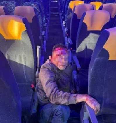 FOTO | Justiciero frustra asalto en Edomex y balea a ladrón en camión de transporte público