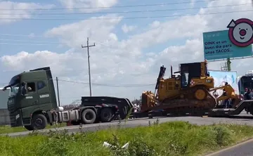 Caos vial en la México-Pachuca: maquinaria se queda atascada y bloquea la autopista