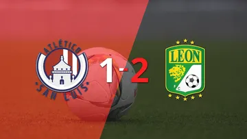 León celebra con un sufrido 2-1 ante Atl. de San Luis, gracias a un gol agónico