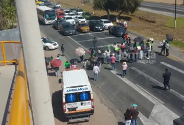 Autopista México-Pachuca: padres de familia realizan bloqueo en Zapotlán