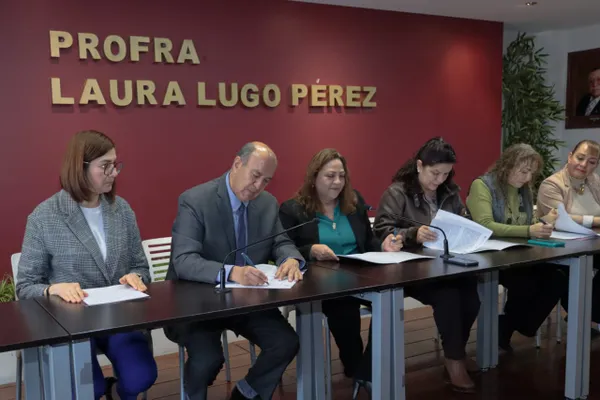 Firma de convenio entre SEPH e IEEH para consulta ciudadana.