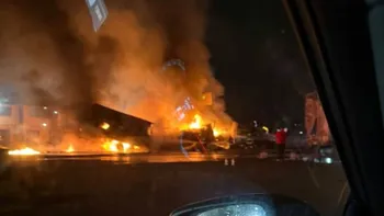 Unidades de carga afectadas por choque e incendio en la México–Toluca.