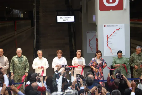 Inauguración de tren suburbano al AIFA