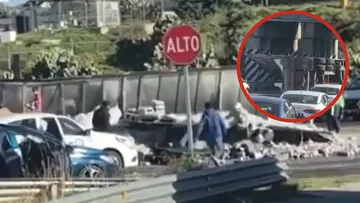 Tráiler vuelca y desata rapiña 2025