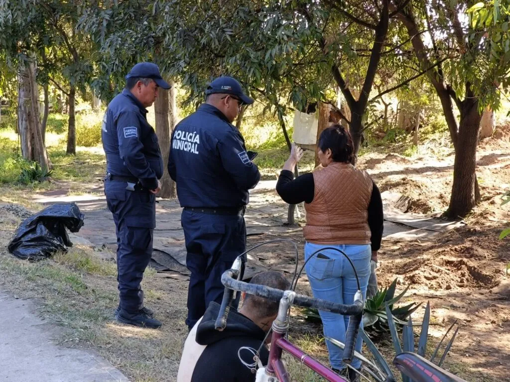 Tlaxcoapan: Vecinos de Teocalco se manifiestan por afectaciones en vía del ferrocarril