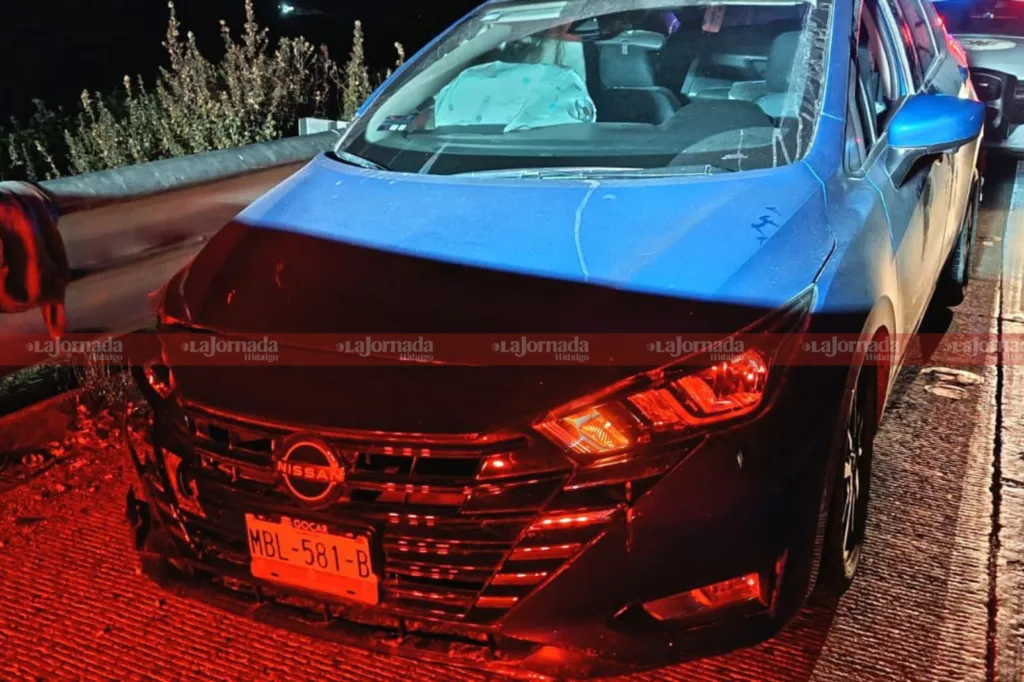 Accidente deja auto abandonado en cruce México-Pachuca y Arco Norte