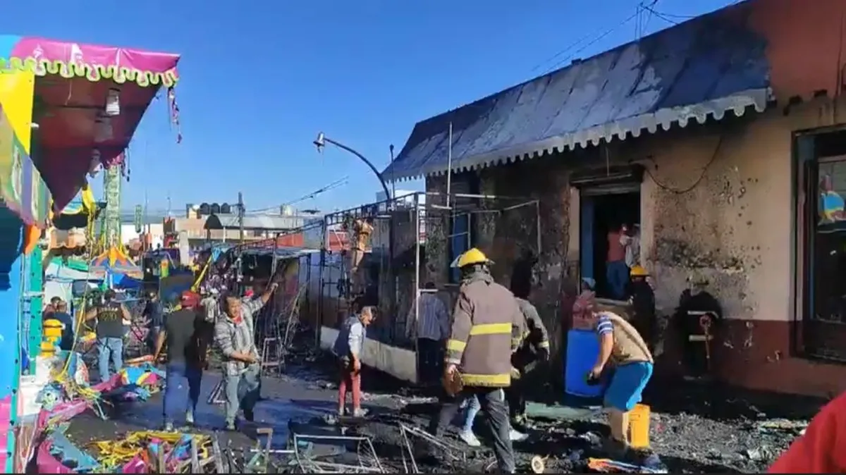 Se registra incendio en Feria de los Angelitos de Tulancingo
