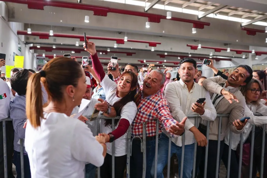 Sheinbaum visita 16 estados y reunió a 250 mil ciudadanos