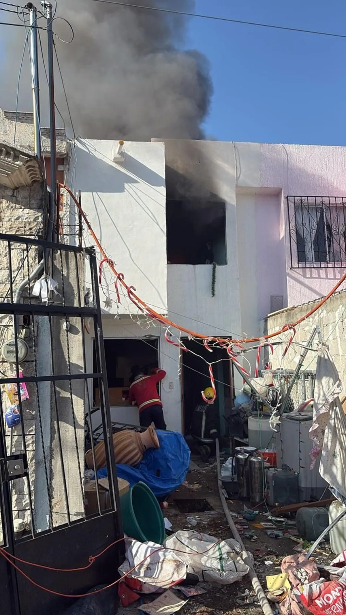 Explosión por fuga de gas LP en fraccionamiento de Mineral de la Reforma deja dos heridos