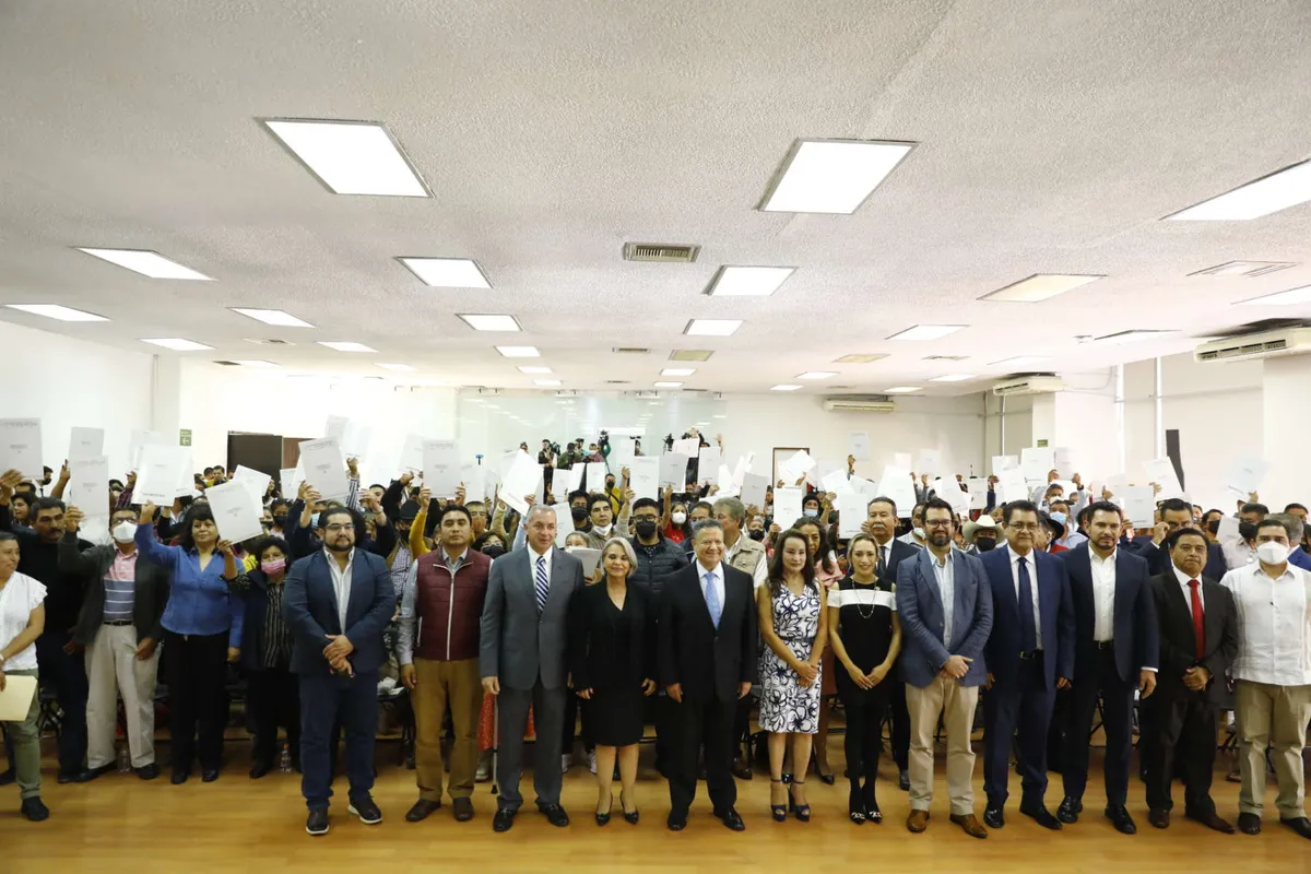 Gobierno de Hidalgo entrega escrituras a 115 hidalguenses