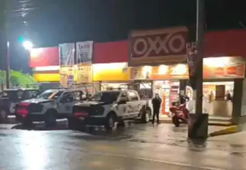 Amarran a empleados de Oxxo en Hidalgo y les roban hasta los uniformes para escapar sin ser detectados