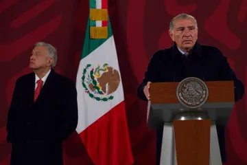 “El duende hizo travesuras”, dice AMLO al aceptar agregados a Plan B