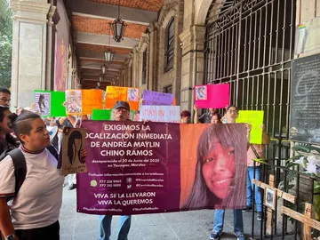 Protesta frente al palacio estatal por justicia en el caso de Andrea Maylin