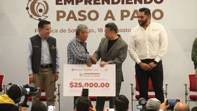 Entrega de apoyos a emprendedores en Hidalgo con el programa Paso a Paso.
